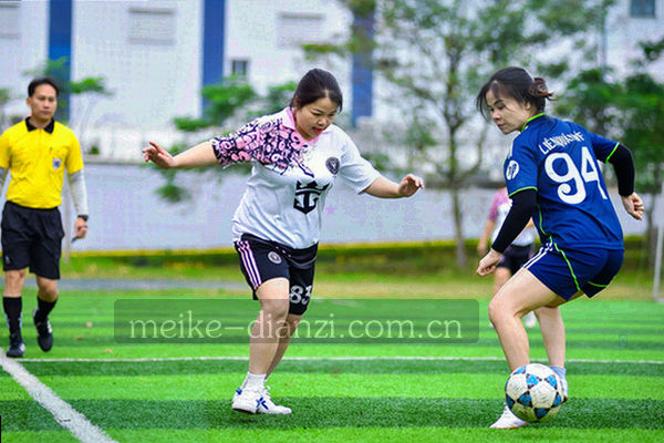 霓虹青电子脉冲线条拼出的模块组合，示意入口模块重新排布